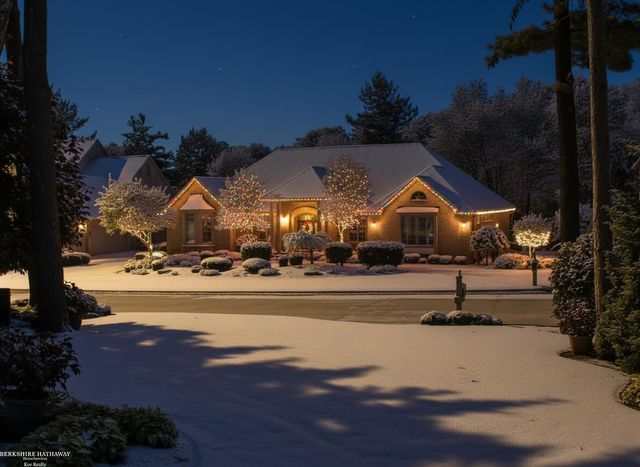 5500 Crystal Creek Lane, Washington Twp, MI 48094