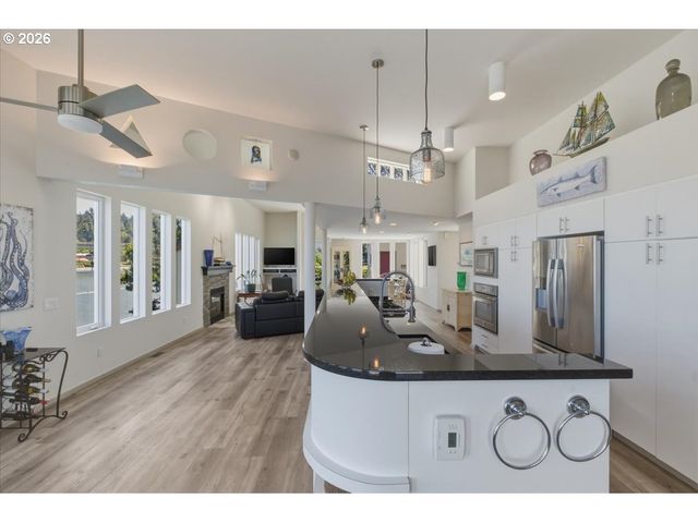 9180 KEYS Pl, Gleneden Beach, OR 97388