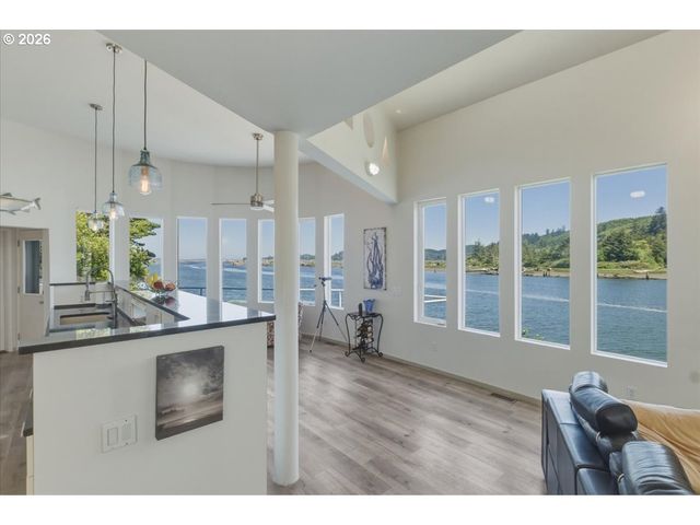 9180 KEYS Pl, Gleneden Beach, OR 97388