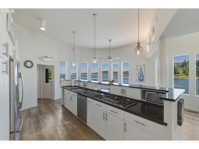 9180 KEYS Pl, Gleneden Beach, OR 97388