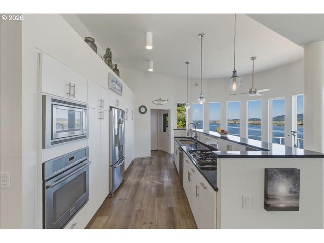 9180 KEYS Pl, Gleneden Beach, OR 97388