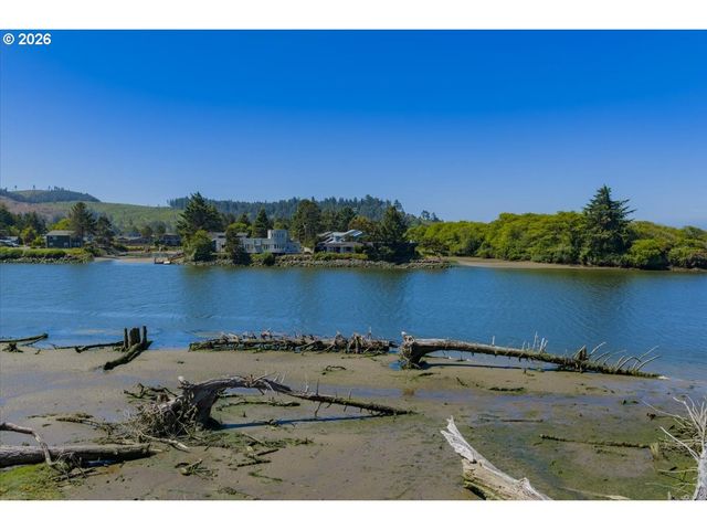 9180 KEYS Pl, Gleneden Beach, OR 97388