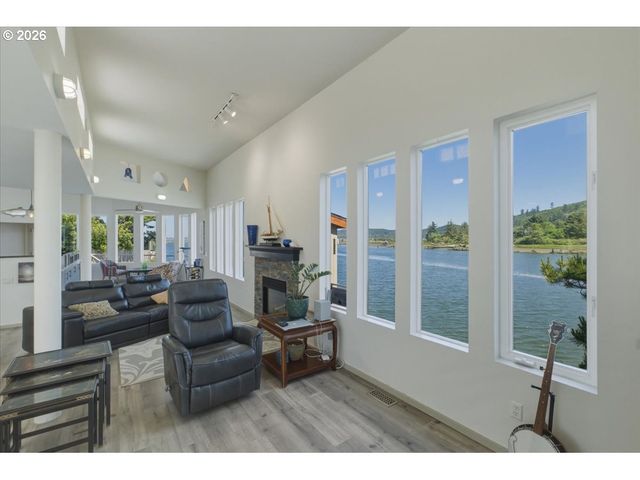 9180 KEYS Pl, Gleneden Beach, OR 97388