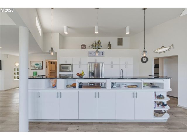 9180 KEYS Pl, Gleneden Beach, OR 97388