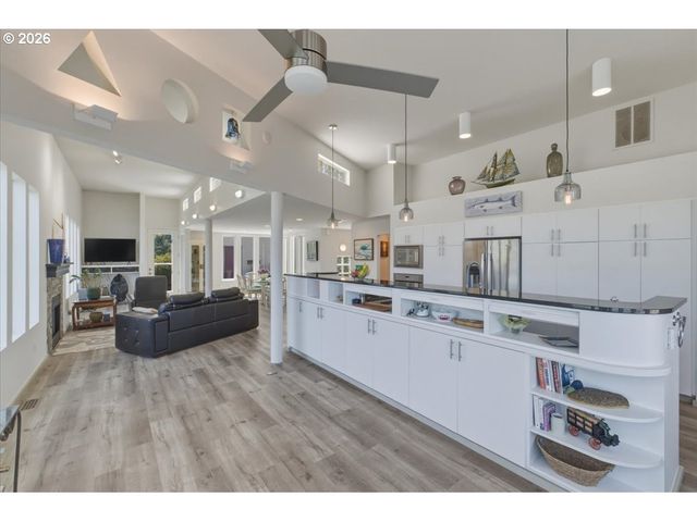 9180 KEYS Pl, Gleneden Beach, OR 97388