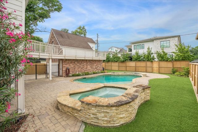 4800 Holly Street, Bellaire, TX 77401