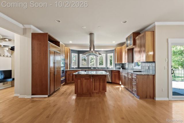 4654 Woodland Hills Drive, Oakland Charter Township, MI 48306
