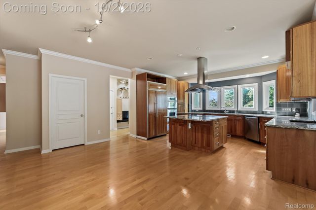 4654 Woodland Hills Drive, Oakland Charter Township, MI 48306