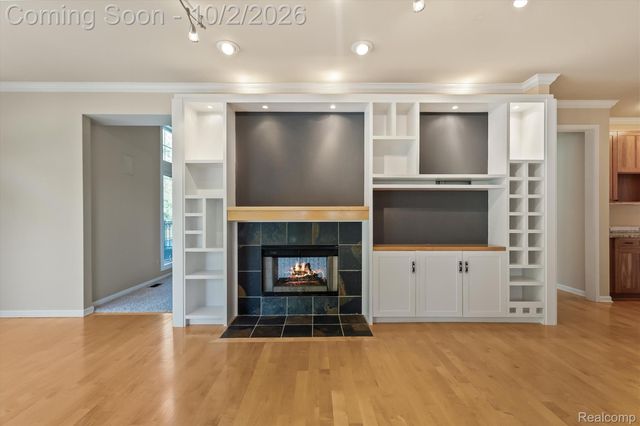 4654 Woodland Hills Drive, Oakland Charter Township, MI 48306
