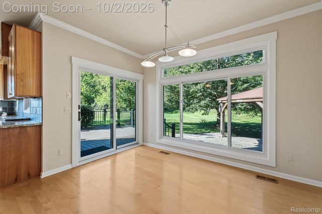 4654 Woodland Hills Drive, Oakland Charter Township, MI 48306