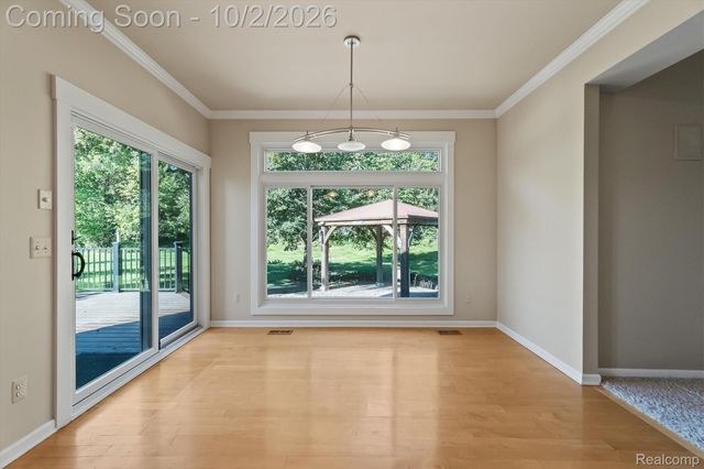 4654 Woodland Hills Drive, Oakland Charter Township, MI 48306