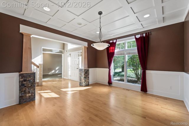 4654 Woodland Hills Drive, Oakland Charter Township, MI 48306