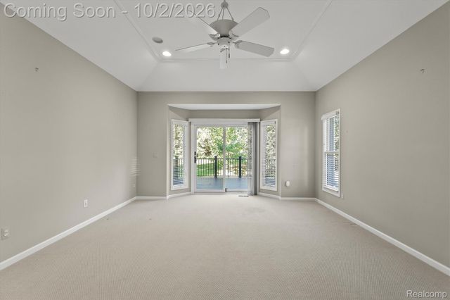 4654 Woodland Hills Drive, Oakland Charter Township, MI 48306