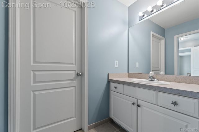 4654 Woodland Hills Drive, Oakland Charter Township, MI 48306