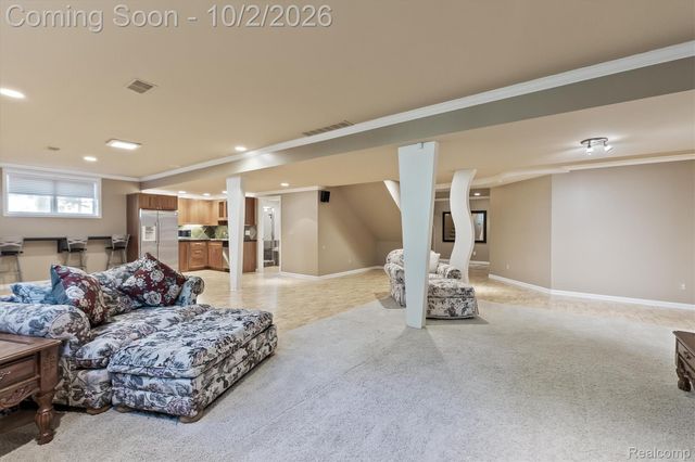 4654 Woodland Hills Drive, Oakland Charter Township, MI 48306
