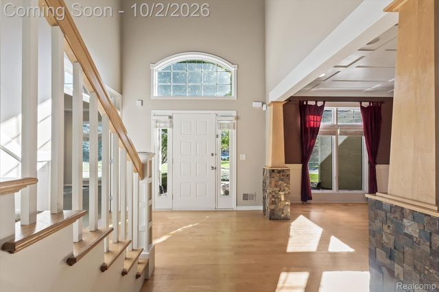 4654 Woodland Hills Drive, Oakland Charter Township, MI 48306