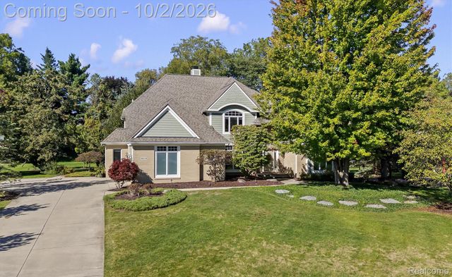 4654 Woodland Hills Drive, Oakland Charter Township, MI 48306
