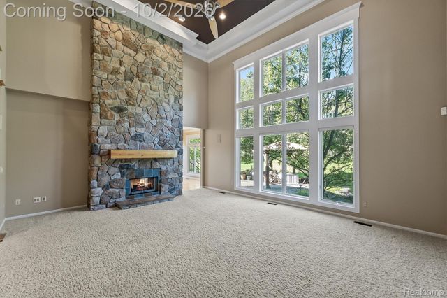 4654 Woodland Hills Drive, Oakland Charter Township, MI 48306