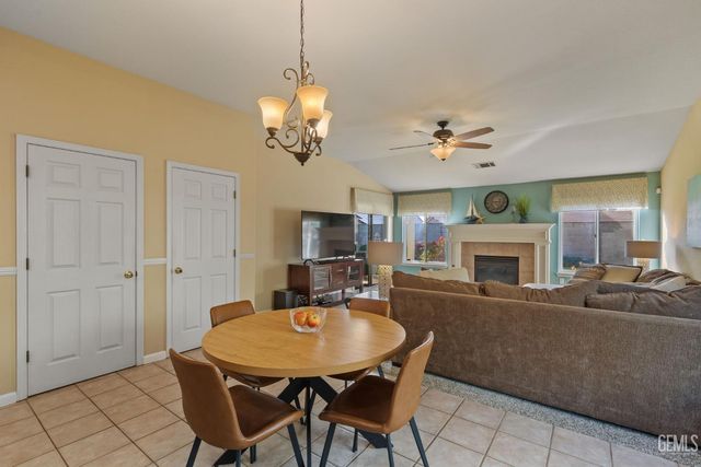 11415 Mercatello Avenue, Bakersfield, CA 93312