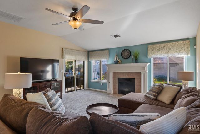 11415 Mercatello Avenue, Bakersfield, CA 93312