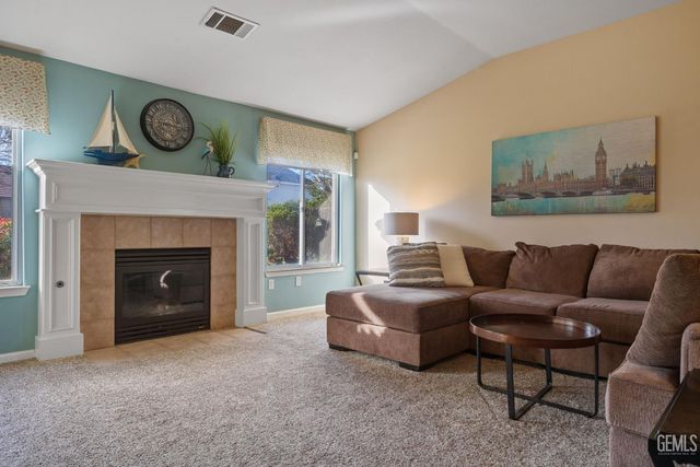 11415 Mercatello Avenue, Bakersfield, CA 93312