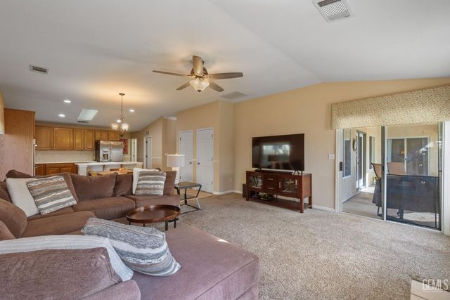 11415 Mercatello Avenue, Bakersfield, CA 93312