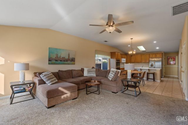 11415 Mercatello Avenue, Bakersfield, CA 93312