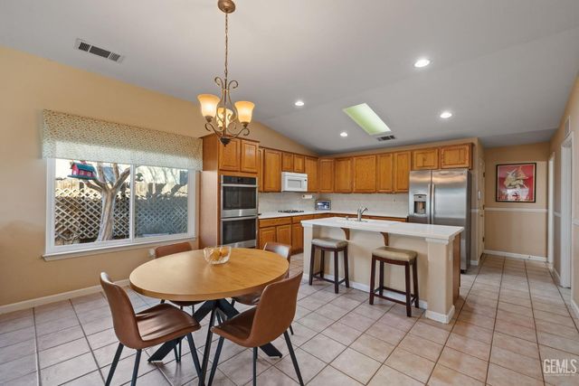 11415 Mercatello Avenue, Bakersfield, CA 93312