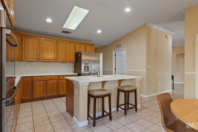 11415 Mercatello Avenue, Bakersfield, CA 93312