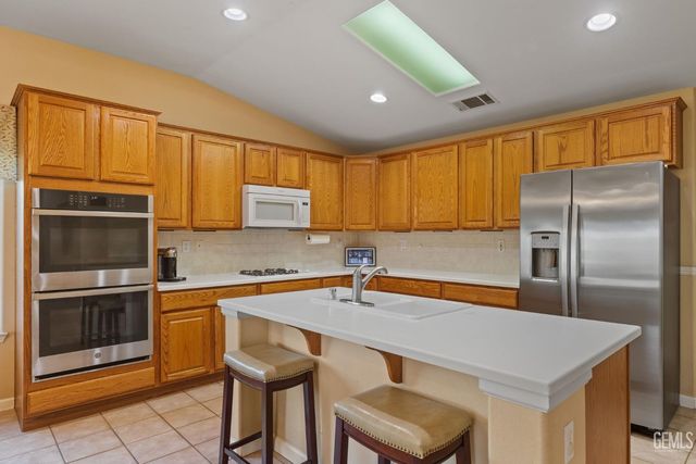 11415 Mercatello Avenue, Bakersfield, CA 93312