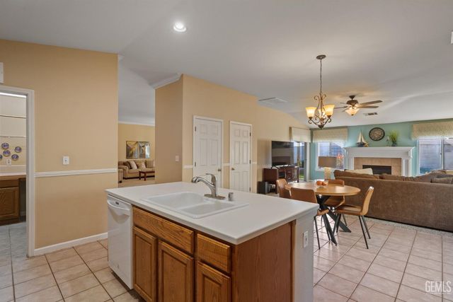 11415 Mercatello Avenue, Bakersfield, CA 93312