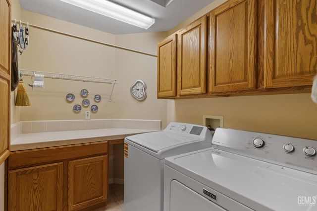 11415 Mercatello Avenue, Bakersfield, CA 93312