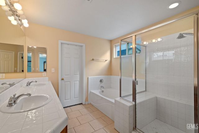 11415 Mercatello Avenue, Bakersfield, CA 93312