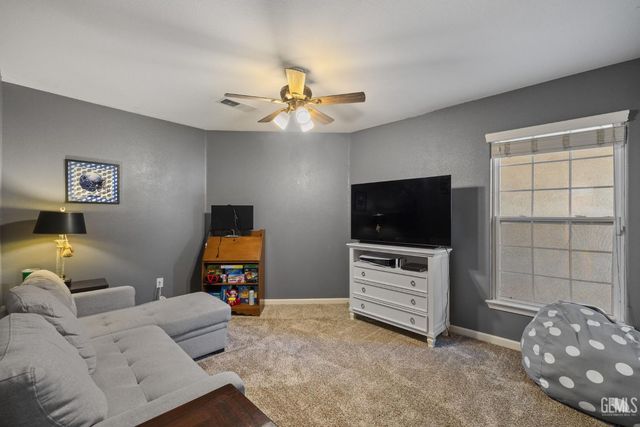 11415 Mercatello Avenue, Bakersfield, CA 93312