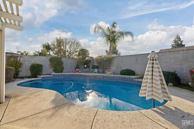 11415 Mercatello Avenue, Bakersfield, CA 93312