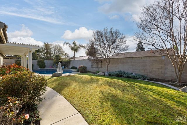 11415 Mercatello Avenue, Bakersfield, CA 93312