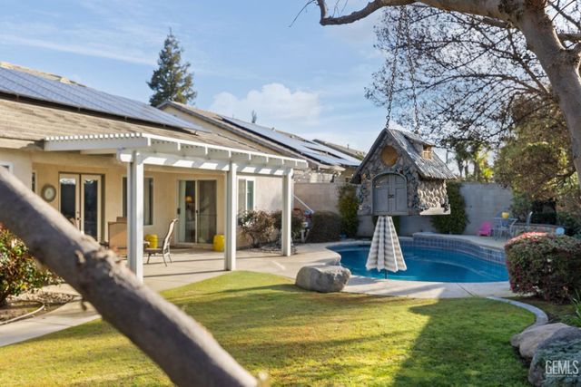 11415 Mercatello Avenue, Bakersfield, CA 93312