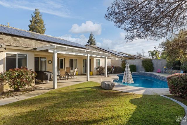 11415 Mercatello Avenue, Bakersfield, CA 93312