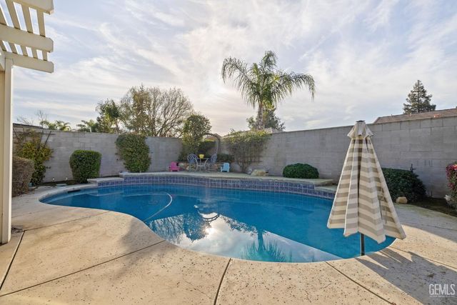 11415 Mercatello Avenue, Bakersfield, CA 93312