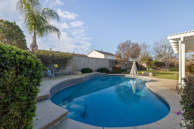 11415 Mercatello Avenue, Bakersfield, CA 93312