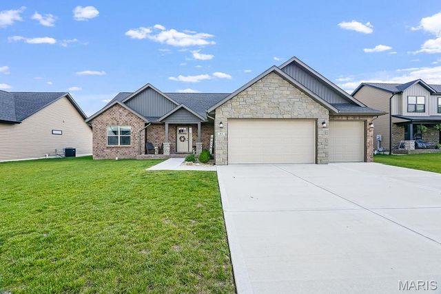413 Rumsfeld Drive, Troy, IL 62294