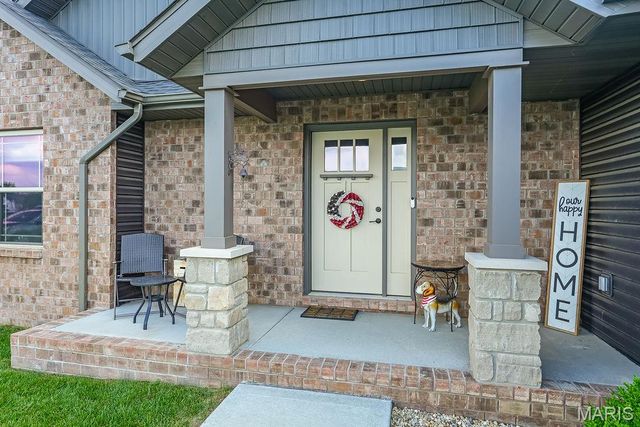 413 Rumsfeld Drive, Troy, IL 62294