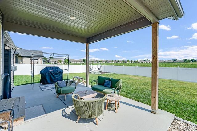 413 Rumsfeld Drive, Troy, IL 62294