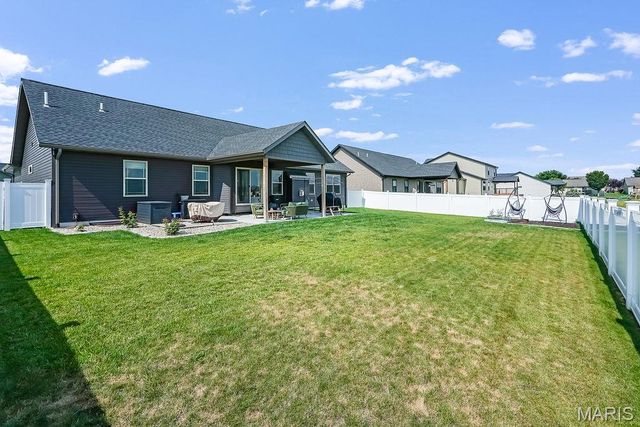 413 Rumsfeld Drive, Troy, IL 62294