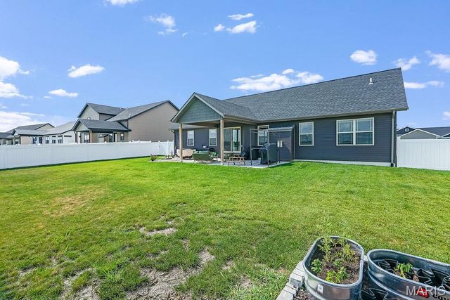 413 Rumsfeld Drive, Troy, IL 62294