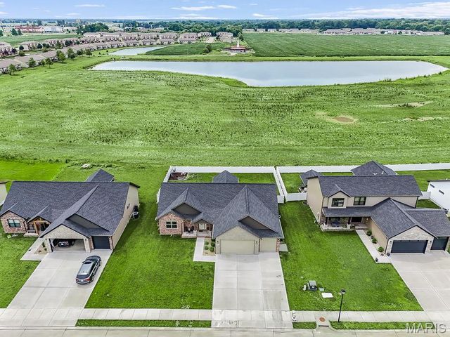 413 Rumsfeld Drive, Troy, IL 62294