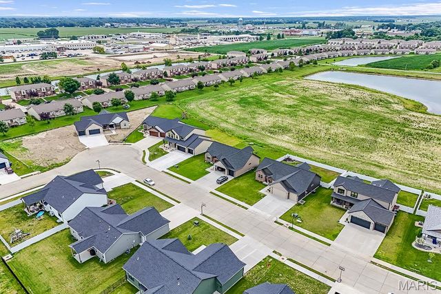 413 Rumsfeld Drive, Troy, IL 62294