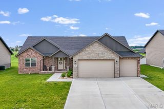 413 Rumsfeld Drive, Troy, IL 62294