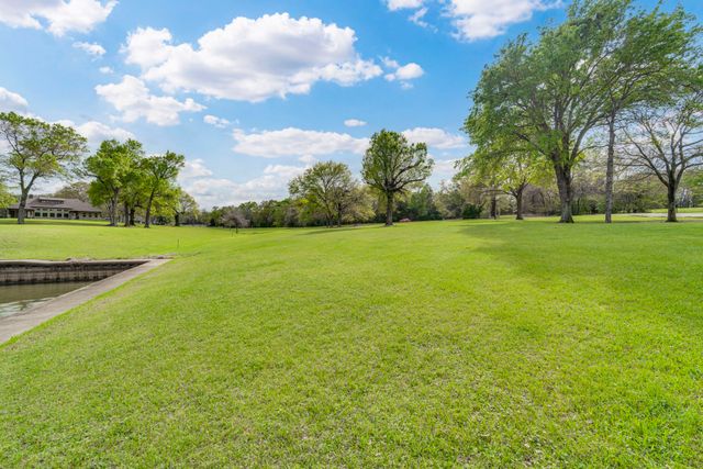 A2000 Azure Lane, Streetman, TX 75859