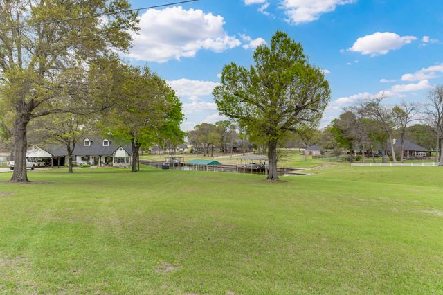 A2000 Azure Lane, Streetman, TX 75859